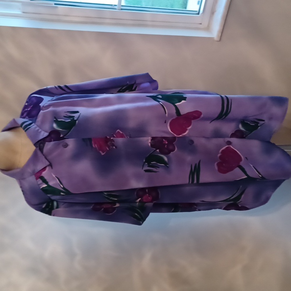 4/$16- Beautiful purple blouse